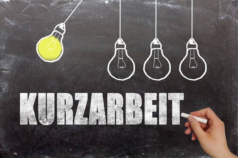 Foto: Tafel mit Aufschrift Kurzarbeit